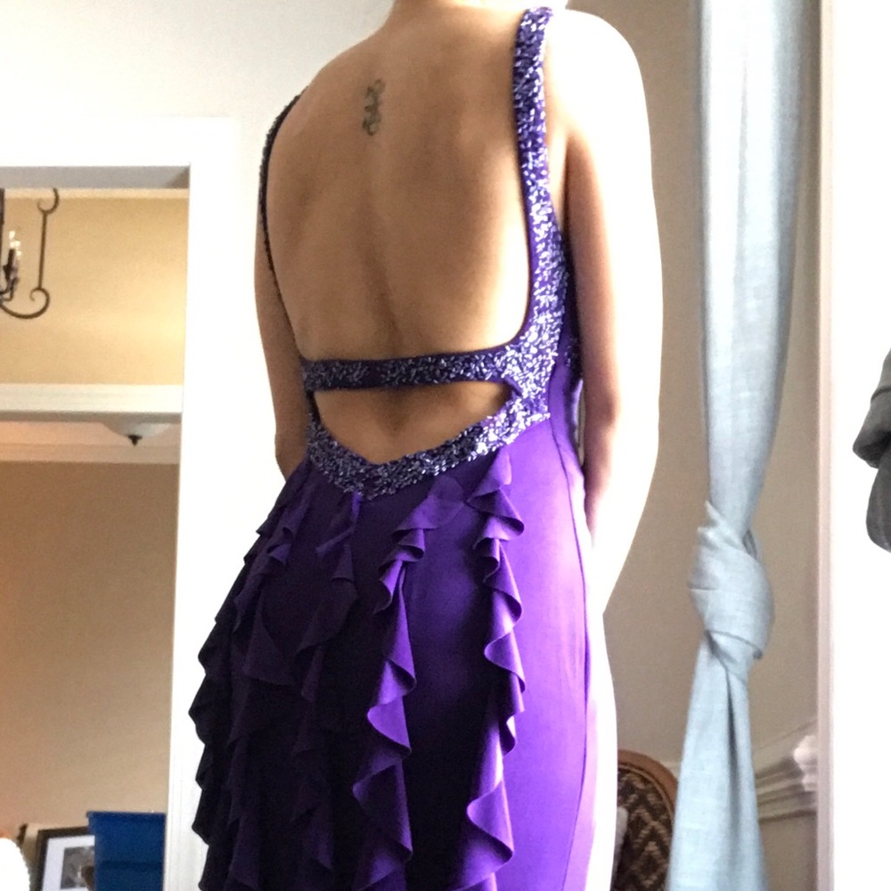 Caché Ruffle Gown - Picture 4 of 6